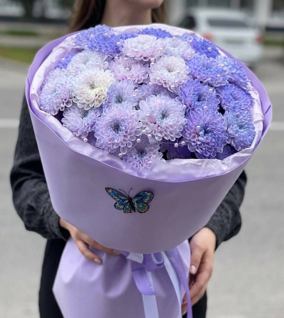 Моно-букет из разноцветных кустовых хризантем